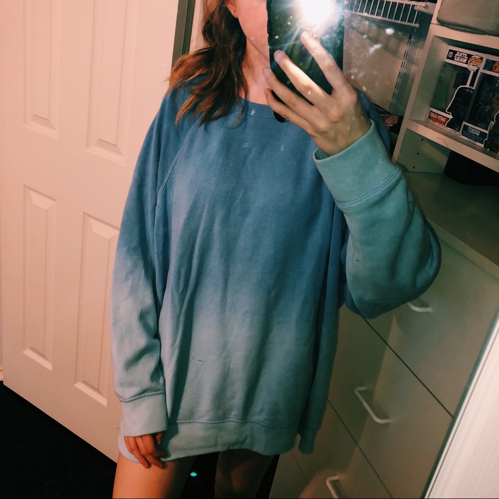Blue Ombré Pullover 🦋